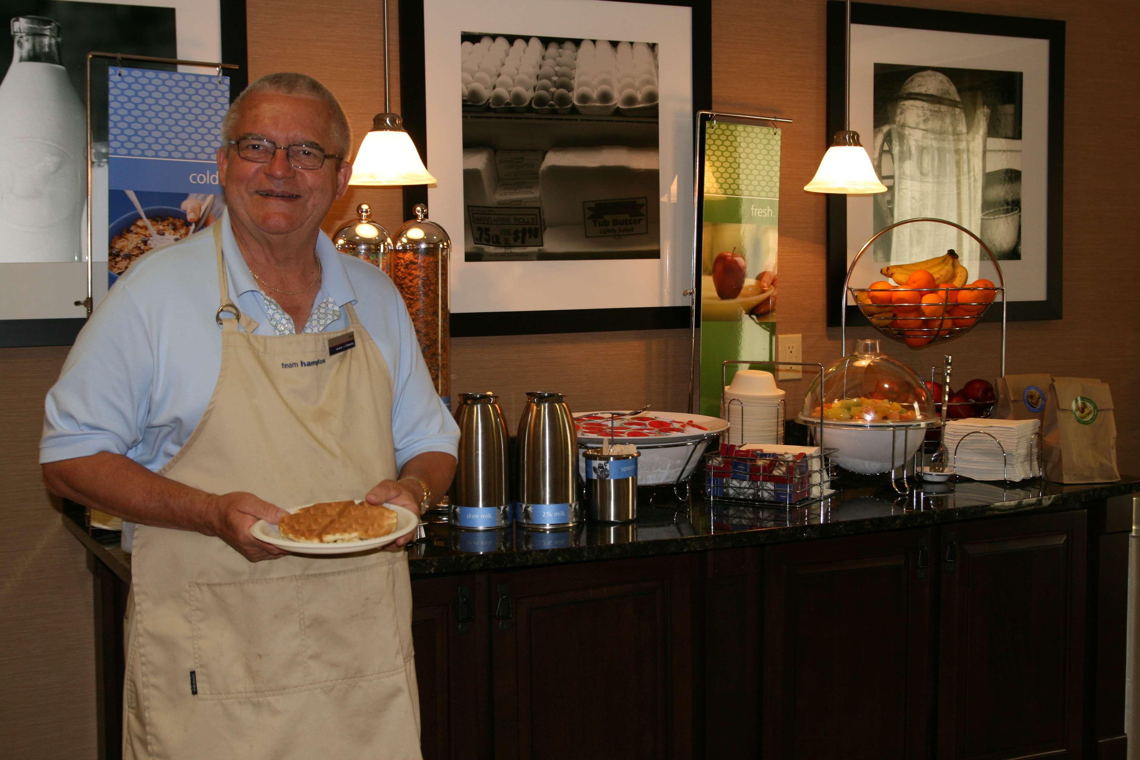 Hampton Inn & Suites Wilder Εστιατόριο φωτογραφία